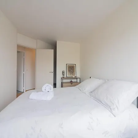 Spacious With Terrace And Parking דירה