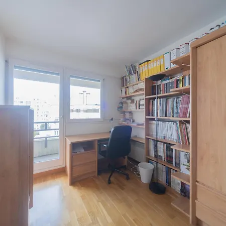 Spacious With Terrace And Parking דירה *