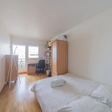 דירה Spacious With Terrace And Parking