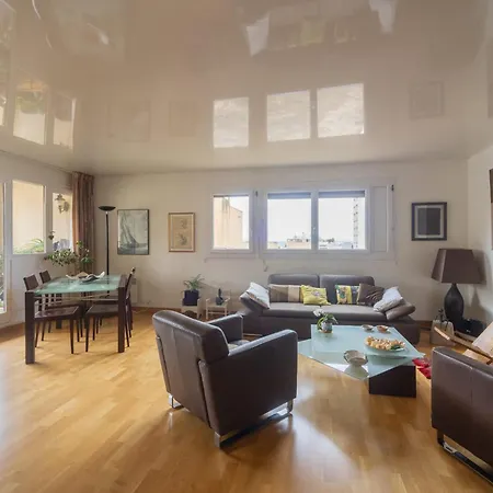 Spacious With Terrace And Parking דירה